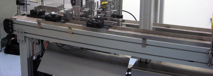Conveyor used to transport vials and pucks