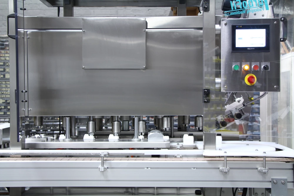 Chuck capping machine used for twist on caps